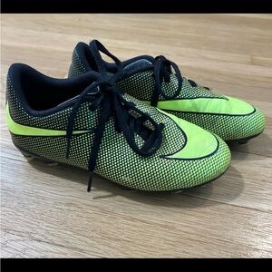 Youth Nike Cleats, Neon Yellow Big Kid Size 1, Baseball Soccer Softball Football